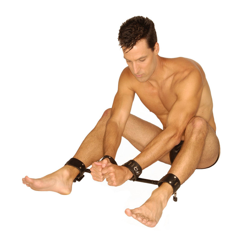 https://www.sextoydistributing.com/Merchant2/graphics/00000001/aa831-locking-spreader-bar-male-model.jpg